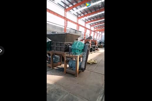 金屬撕碎機800型撕碎鐵屑、鐵銷、鐵刨花視頻現(xiàn)場試機