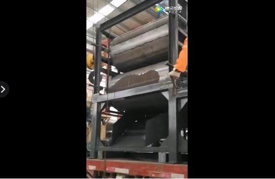 易拉罐壓扁機生產(chǎn)線廠家?guī)Т碉L系統(tǒng)發(fā)往湖南客戶