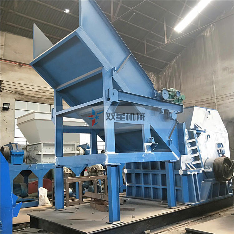 礦泉水瓶破碎機(jī)有哪些具體功能特點(diǎn)