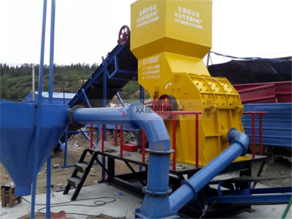 <a href='http://m.yuguangyingye.cn/psxl/6.html' target='_blank'><span>易拉罐破碎機(jī)</span></a>河南登封客戶安裝現(xiàn)場(chǎng)