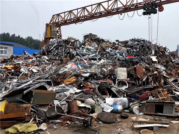 <a href='http://m.yuguangyingye.cn' target='_blank'><span>金屬破碎機(jī)</span></a>客戶現(xiàn)場