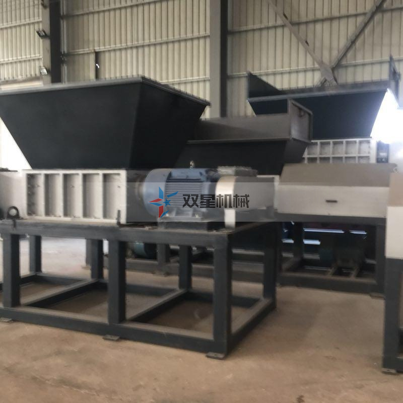 廢鐵撕碎機(jī)廠家不斷改良，提高設(shè)備品質(zhì)