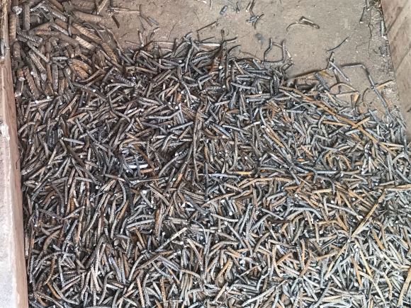 <a href='http://m.yuguangyingye.cn/ssxl/1030.html' target='_blank'><span>雙軸撕碎機(jī)</span></a>撕碎鋼筋效果