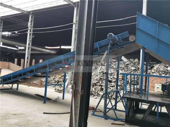 <a href='http://m.yuguangyingye.cn/psxl/4.html' target='_blank'><span>廢鋼破碎機</span></a>客戶現(xiàn)場拍攝