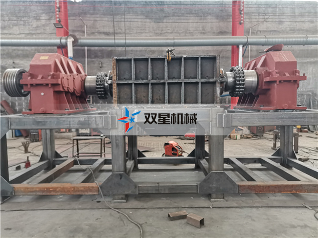 金屬撕碎機(jī)生產(chǎn)現(xiàn)場(chǎng)