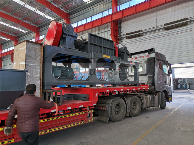 斷橋鋁撕碎機(jī)發(fā)貨現(xiàn)場(chǎng)