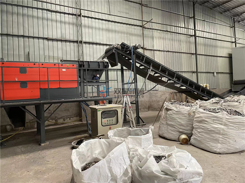 跳鋁機(jī)作業(yè)