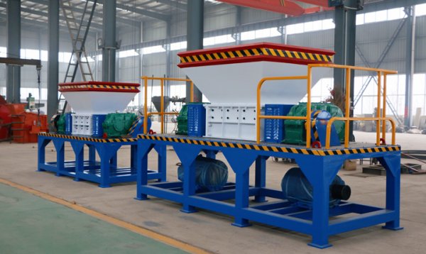 1000型的金屬撕碎機能出多少噸彩鋼瓦？發(fā)動機功率多大？