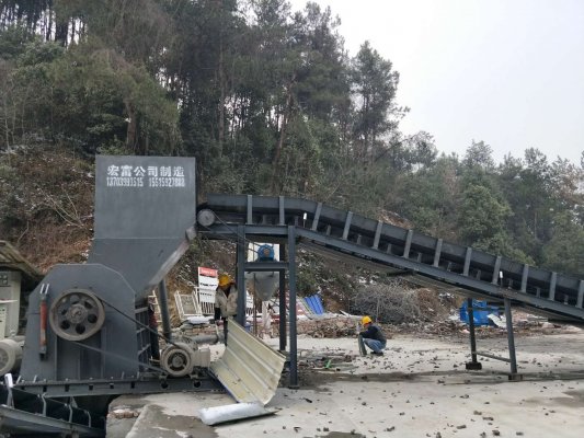 時產(chǎn)1—10噸的金屬破碎機(jī)，型號齊全，皮實(shí)耐用，價格更實(shí)惠