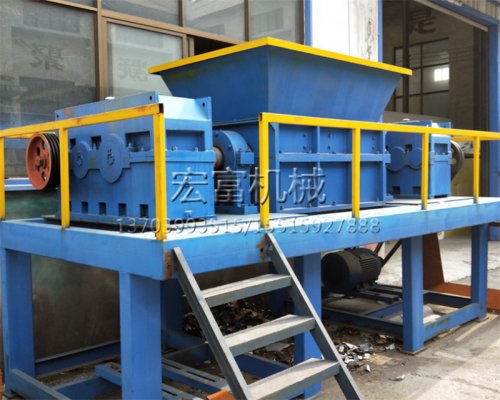 金屬撕碎機(jī)都能破碎哪些物料？1600型撕碎機(jī)時(shí)產(chǎn)量大概是多少？