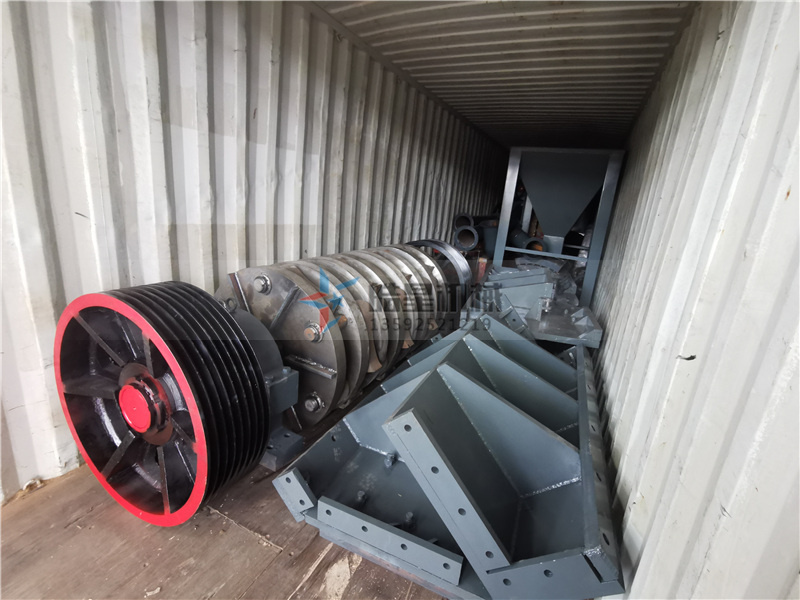 斷橋鋁破碎機金屬破碎機設(shè)備出口裝車發(fā)貨實拍