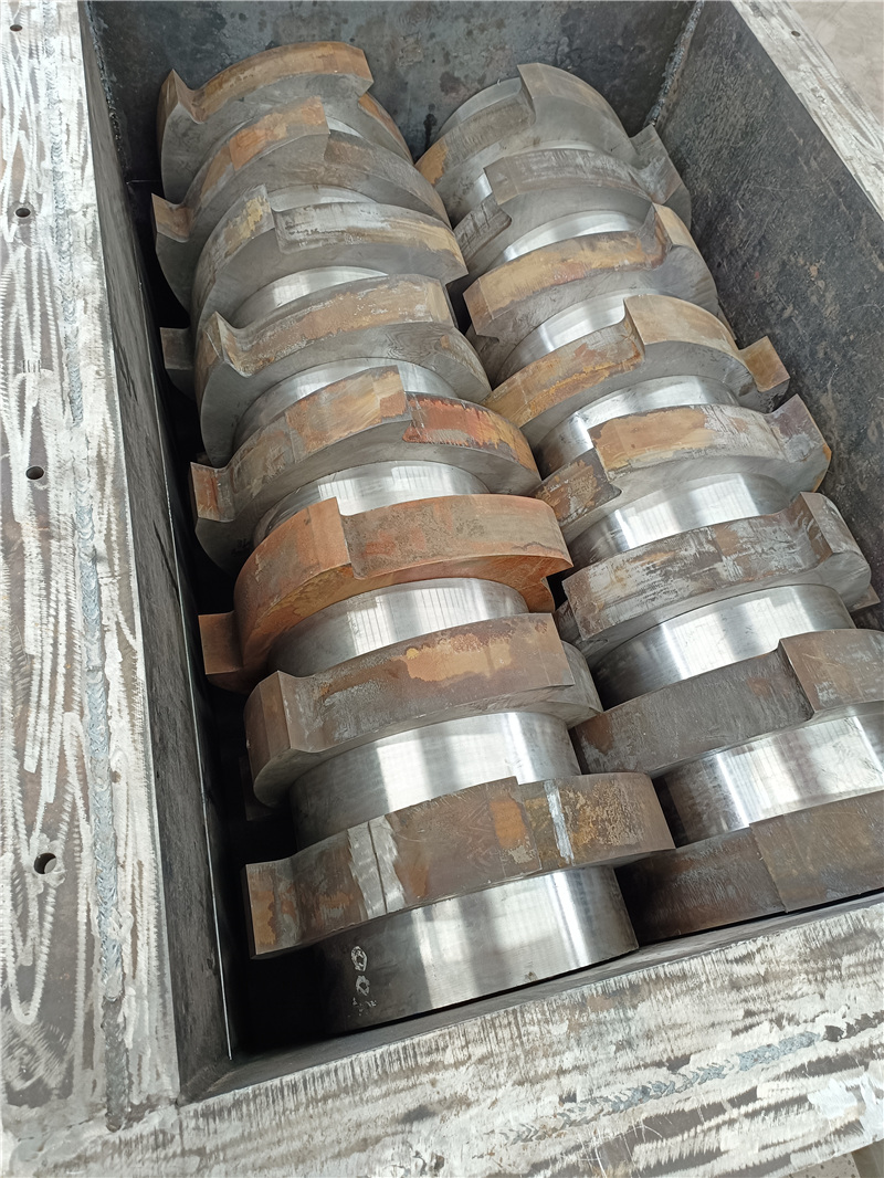 金屬撕碎機斷橋鋁撕碎機設(shè)備生產(chǎn)現(xiàn)場實拍