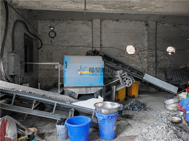 <a href='http://m.yuguangyingye.cn/ptsb/1033.html' target='_blank'><span>渦電流分選機(jī)</span></a><a href='http://m.yuguangyingye.cn/psxl/1278.html' target='_blank'><span>斷橋鋁破碎</span></a>機(jī)設(shè)備客戶客戶實拍