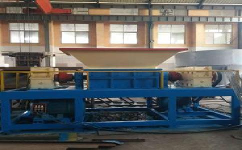 打開大型<a href='http://m.yuguangyingye.cn/ssxl/10.html' target='_blank'><span>金屬撕碎機(jī)</span></a>時應(yīng)注意些什么