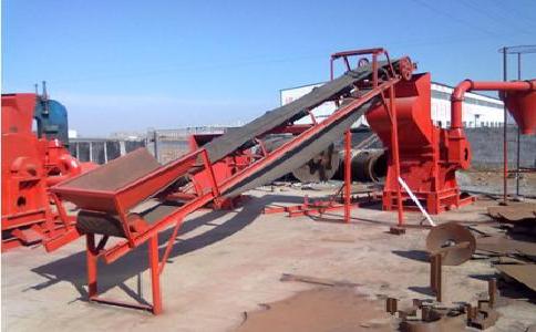 以下幾點在使用<a href='http://m.yuguangyingye.cn' target='_blank'><span>金屬破碎機</span></a>時應(yīng)著重注意